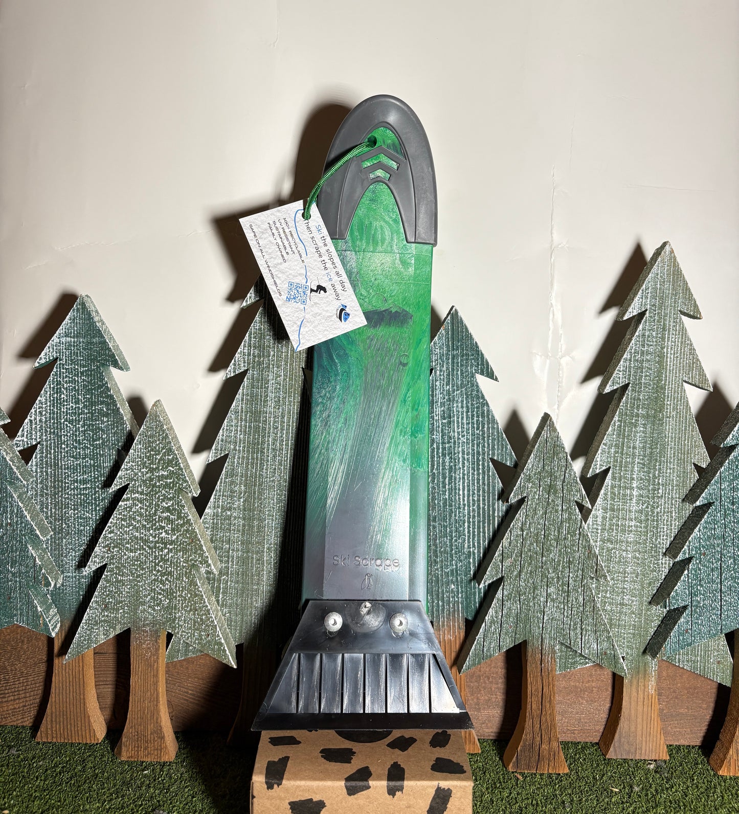 Tree Line Theme - Ski Scraper