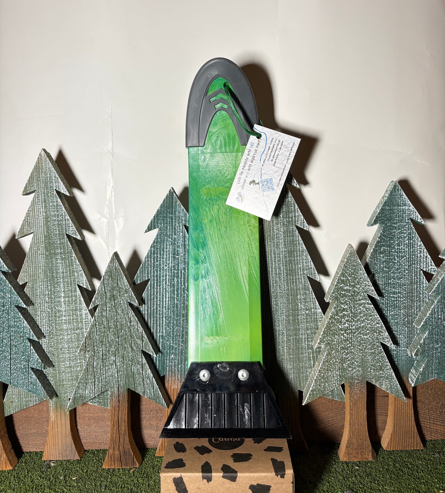 Tree Line Theme - Ski Scraper